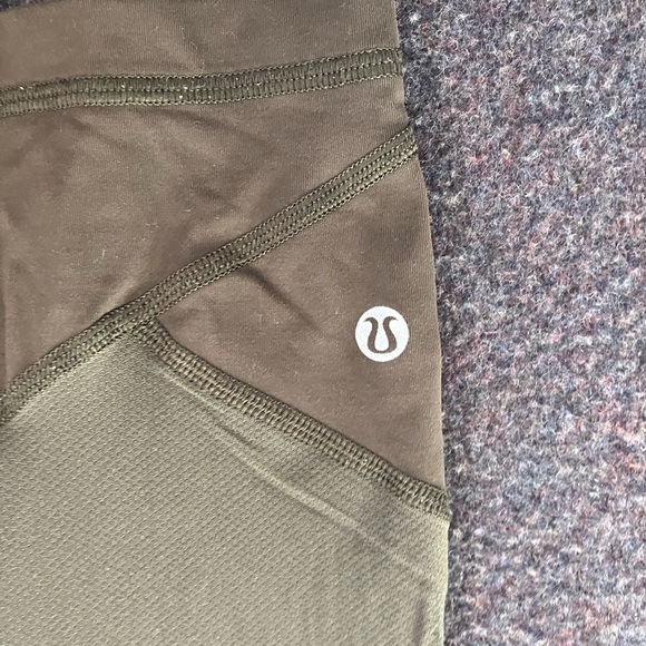 Lulu Lemon Dark Green Leggings Size 12 - Picture 4 of 6